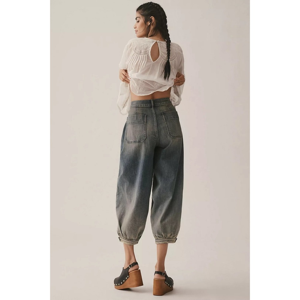 Pilcro Pleated High Rise Balloon Leg Jeans sz 28 NWT Anthropologie Denim Trouser - Picture 2 of 12